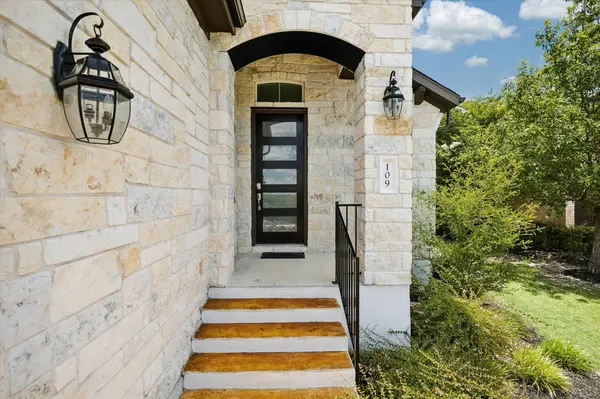 109 Beneteau DR, Austin, TX 78738