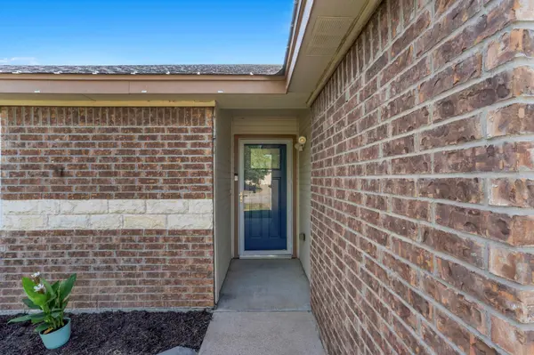 116 Soapstone DR, Jarrell, TX 76537