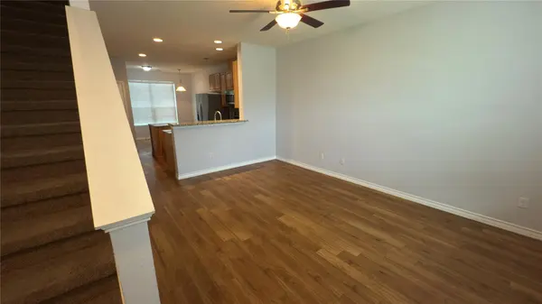 400 West ST #B, Hutto, TX 78634