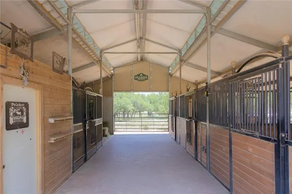 550 Hays Country Acres RD, Dripping Springs, TX 78620