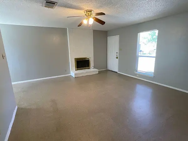 415 Thelma DR #B, Austin, TX 78745