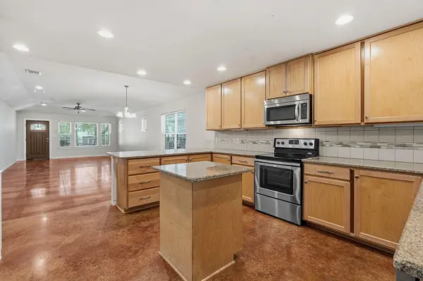1105 Delmar ST, San Marcos, TX 78666