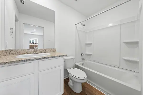 129 Paradise Canyon DR, Jarrell, TX 76537