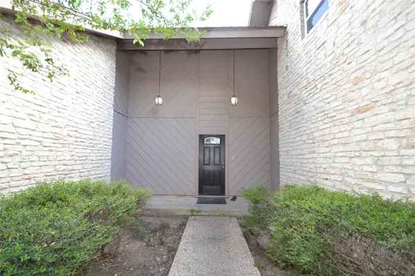 8833 Tallwood DR, Austin, TX 78759