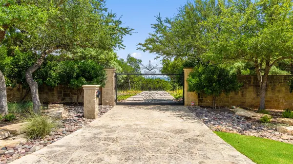 201 S Angel Light DR, Spicewood, TX 78669