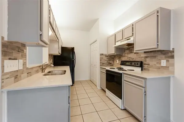 9100 Mountain Ridge DR #105, Austin, TX 78759