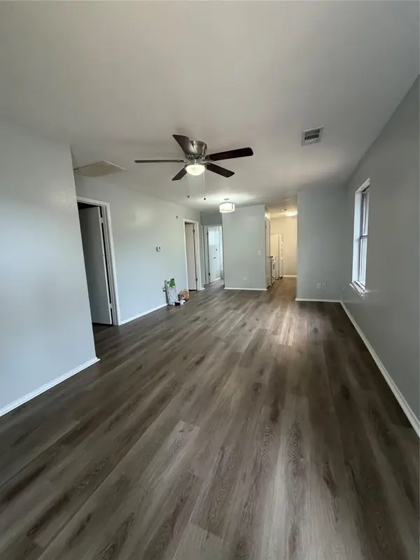 509 Central Ave #B, Elgin, TX 78621