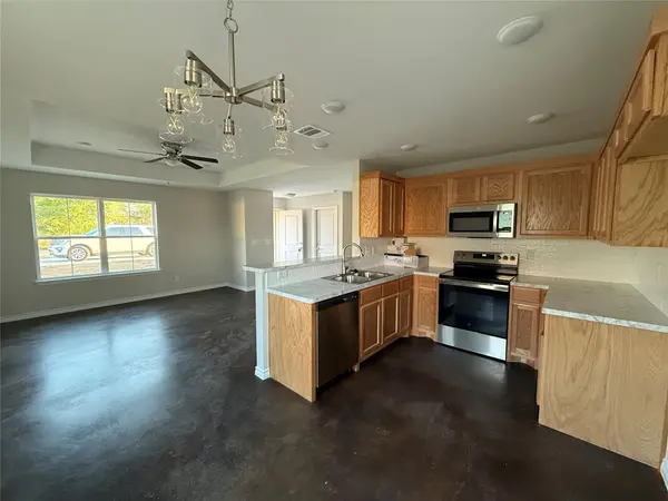 1710 E Avenue J Ave, Lampasas, TX 76550