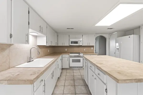 606 Rolling Hills RD, Liberty Hill, TX 78642