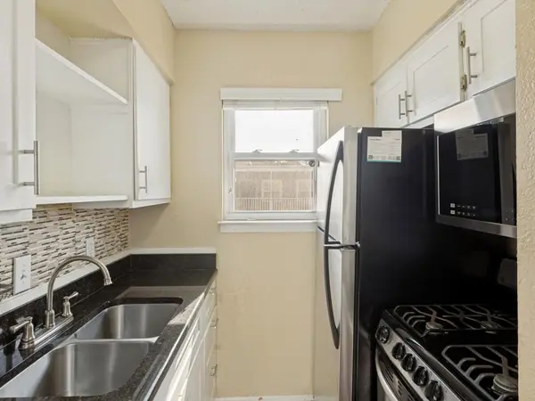 2401 Manor Rd #218, Austin, TX 78722