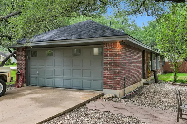 606 Prize Oaks DR, Cedar Park, TX 78613