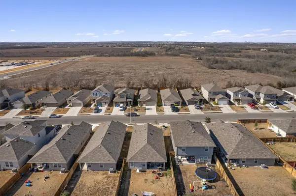 352 Sickle LOOP, Uhland, TX 78640