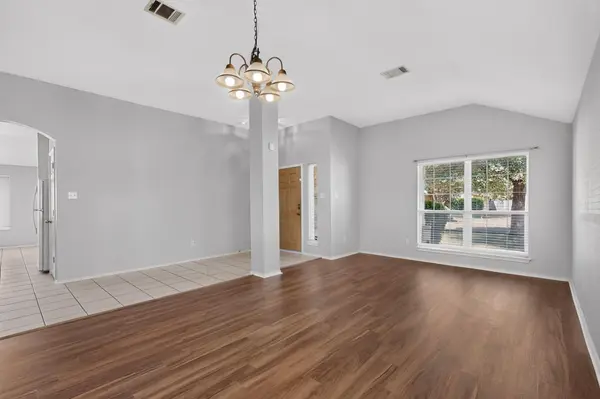 1302 Rainbow Parke DR, Round Rock, TX 78665