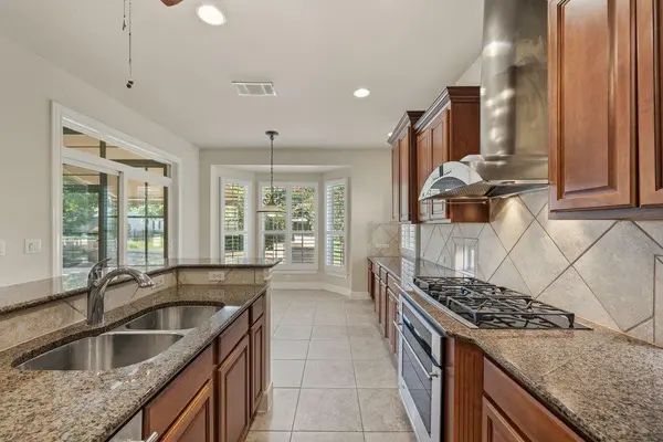 207 Breezeway LN, Georgetown, TX 78633