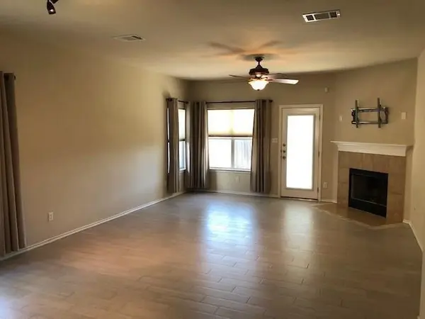 220 Housefinch LOOP, Leander, TX 78641