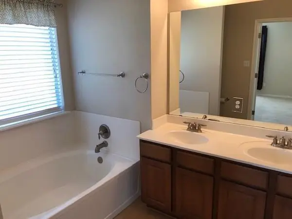 220 Housefinch LOOP, Leander, TX 78641