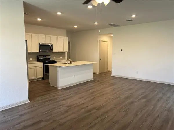 309 Mulberry Creek LN, Hutto, TX 78634
