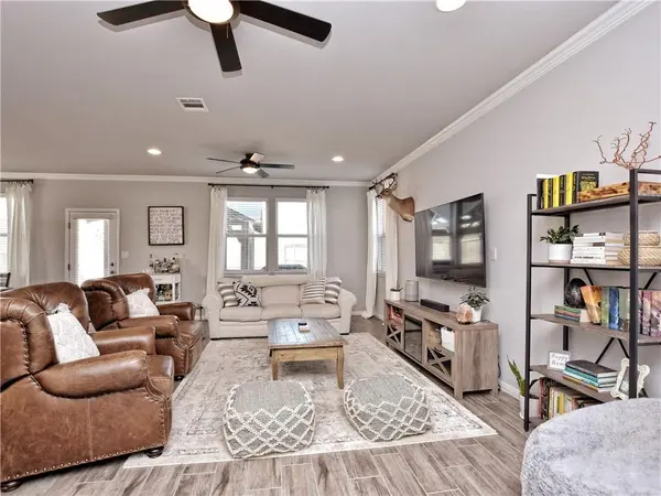 100 Shearwater LN, Leander, TX 78641