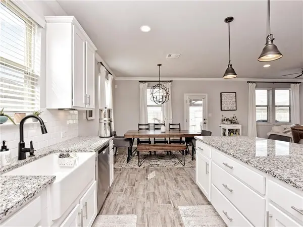 100 Shearwater LN, Leander, TX 78641