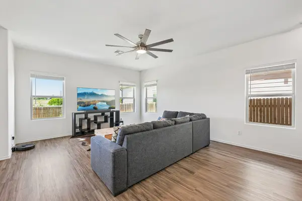 417 Greatest Gift WAY, Jarrell, TX 76537