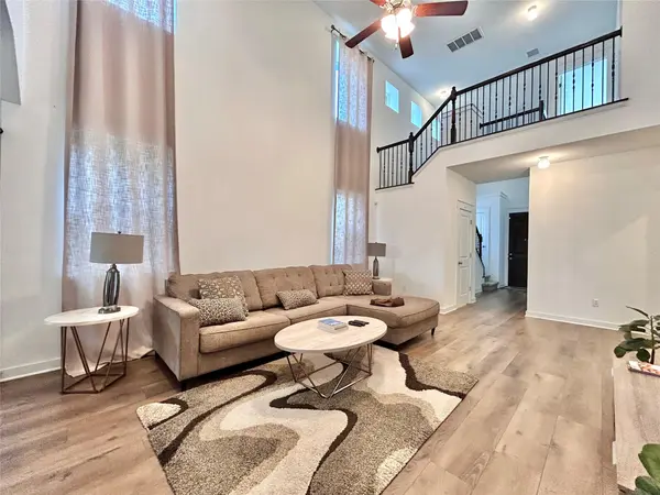 1357 Kneehigh LN, Georgetown, TX 78633