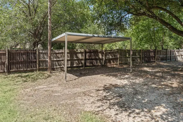 1707 N Travis Ave, Cameron, TX 76520