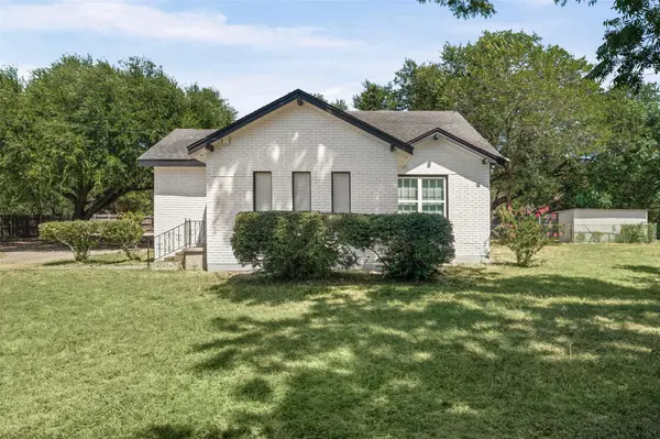1707 N Travis Ave, Cameron, TX 76520