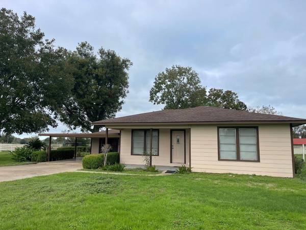 741 Muzny LN, La Grange, TX 78945