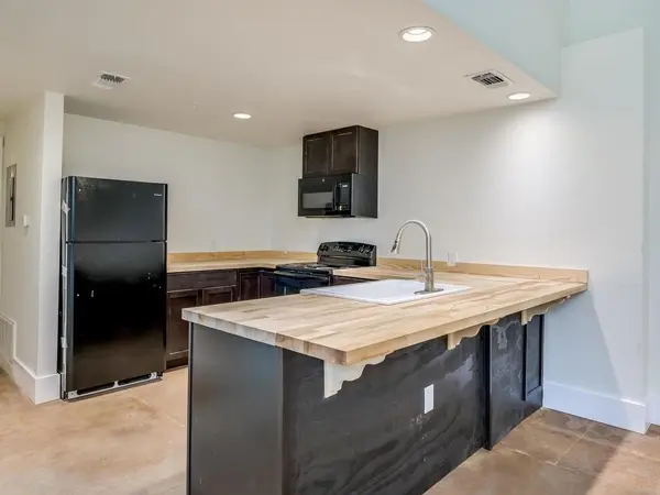 110 S Main ST #103, Elgin, TX 78621