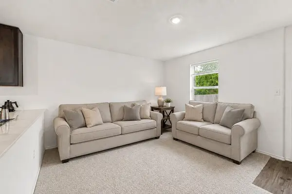 54 Trinity CIR, Lockhart, TX 78644