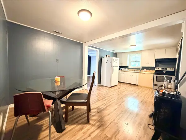 2200 W Gillis Ave, Cameron, TX 76520