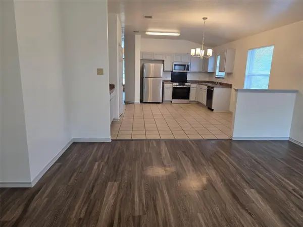 319 Riverwalk DR, Hutto, TX 78634