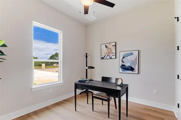 111 Draper LN, Bertram, TX 78605