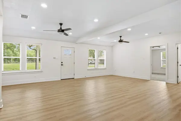 404 E Wolf ST, Granger, TX 76530