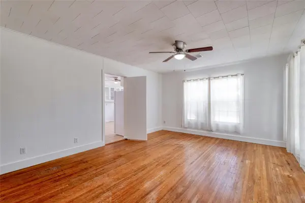 511 Sloan ST, Taylor, TX 76574