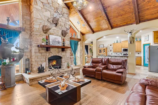 106 Deep Lake DR, Liberty Hill, TX 78642