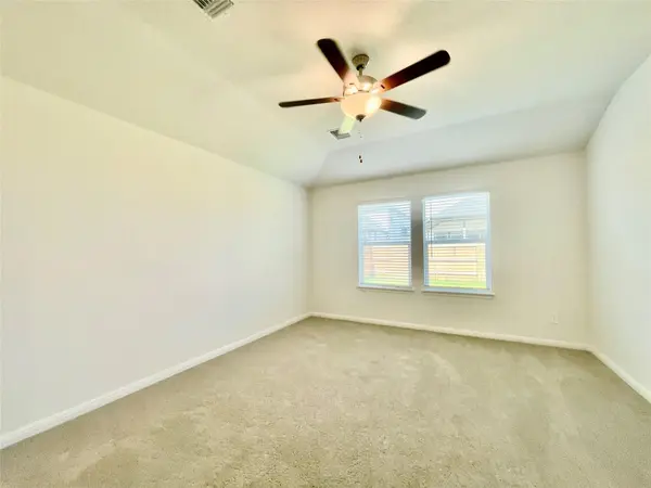 137 Holmby DR, Hutto, TX 78634
