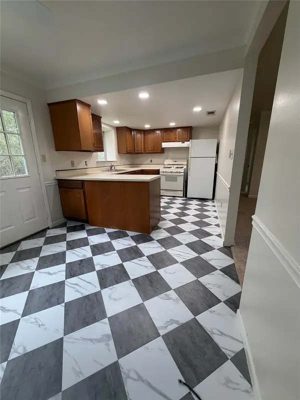 214 The Forest RD, Dale, TX 78616