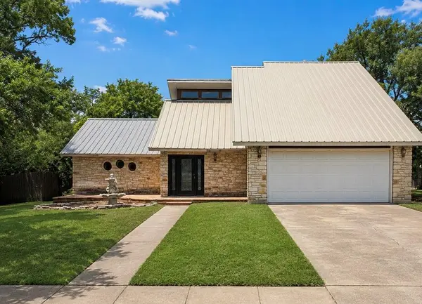 302 Meadow Creek DR, Pflugerville, TX 78660