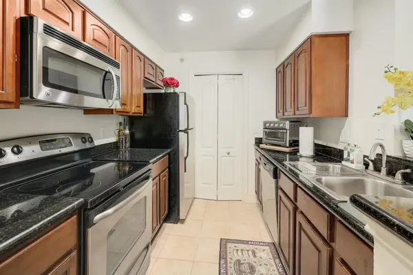 6000 Shepherd Mountain CV #807, Austin, TX 78730
