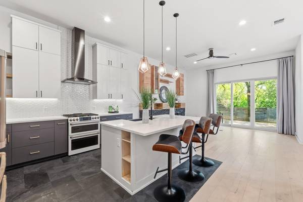 3304 E 17th ST #B, Austin, TX 78721