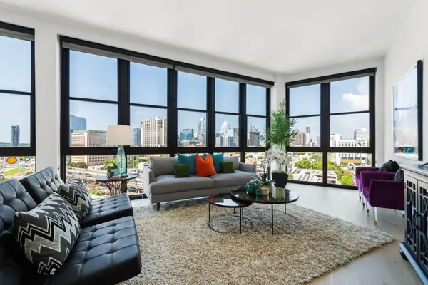 800 Embassy DR #525, Austin, TX 78702