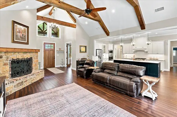 14448 Meadow Glen RD, Lindale, TX 75771