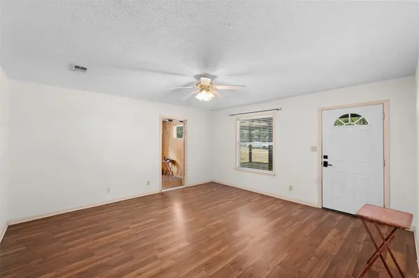 740 E Roitsch LN, La Grange, TX 78945