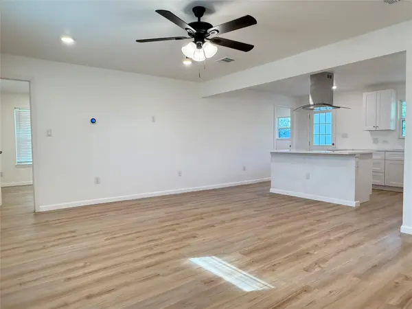 800 OLD THORNDALE RD, Taylor, TX 76574