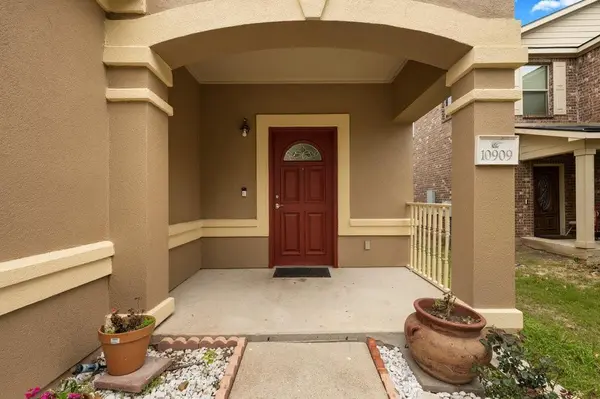 10909 Helms Deep DR, Austin, TX 78754