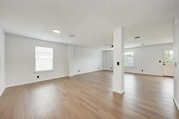 125 Holland ST, Hutto, TX 78634