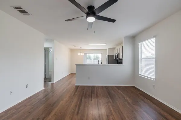 306 Quail Hollow DR, Hutto, TX 78634