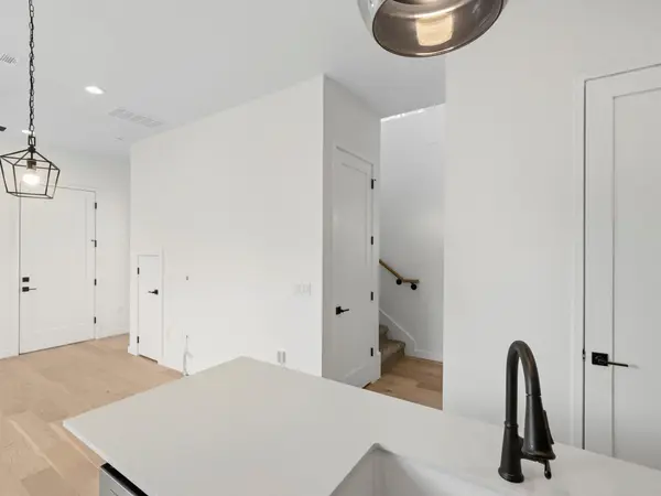 1106 S Meadows DR SW #2, Austin, TX 78758