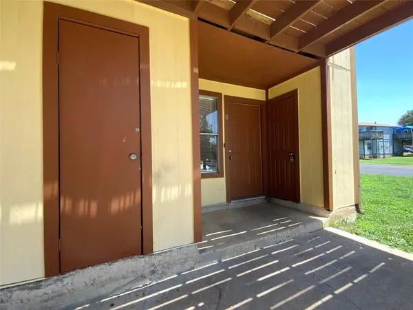 2300 Cedrick CV #B, Austin, TX 78748